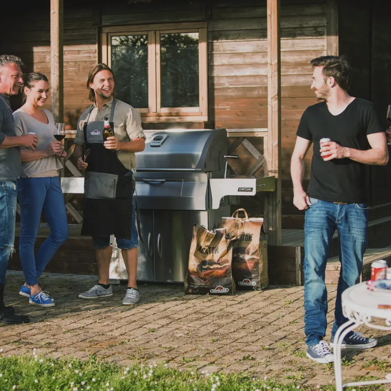 Grills & Gartenmöbel für alle, die das Leben auch gerne mal nach draußen verlagern.
