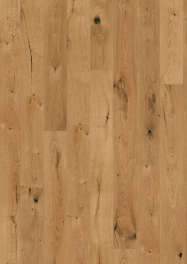 Eiche Salmone Bodenbelag – warme Landhausdiele mit natürlicher Maserung und markanten Aststellen für hochwertige Wohnraumgestaltung.